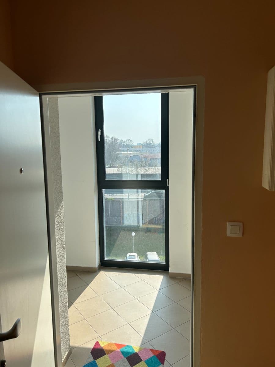 Prenájom bytu 1-izbový 48 m², Hrachová, Ružinov, Bratislavský kraj Prenájom bytu 1-izbový 48 m², Hrachová, Ružinov, Bratislavský kraj