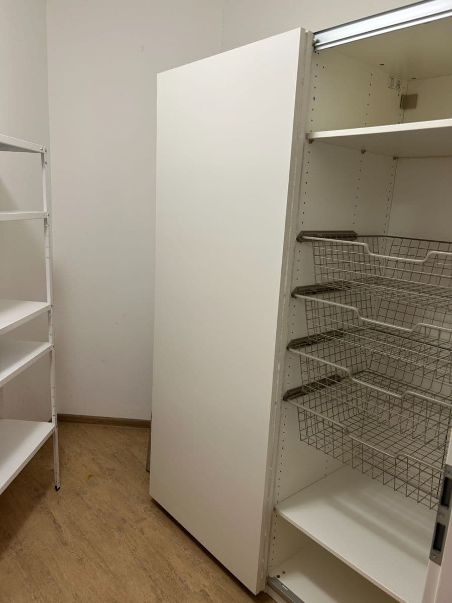 Prenájom bytu 1-izbový 48 m², Hrachová, Ružinov, Bratislavský kraj Prenájom bytu 1-izbový 48 m², Hrachová, Ružinov, Bratislavský kraj