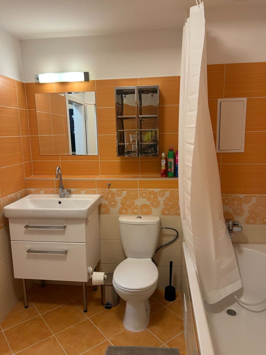 Prenájom bytu 1-izbový 48 m², Hrachová, Ružinov, Bratislavský kraj Prenájom bytu 1-izbový 48 m², Hrachová, Ružinov, Bratislavský kraj