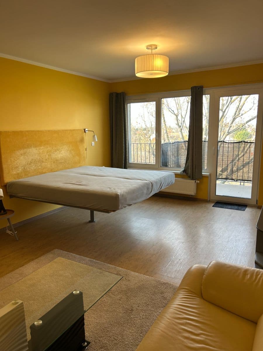 Prenájom bytu 1-izbový 48 m², Hrachová, Ružinov, Bratislavský kraj Prenájom bytu 1-izbový 48 m², Hrachová, Ružinov, Bratislavský kraj