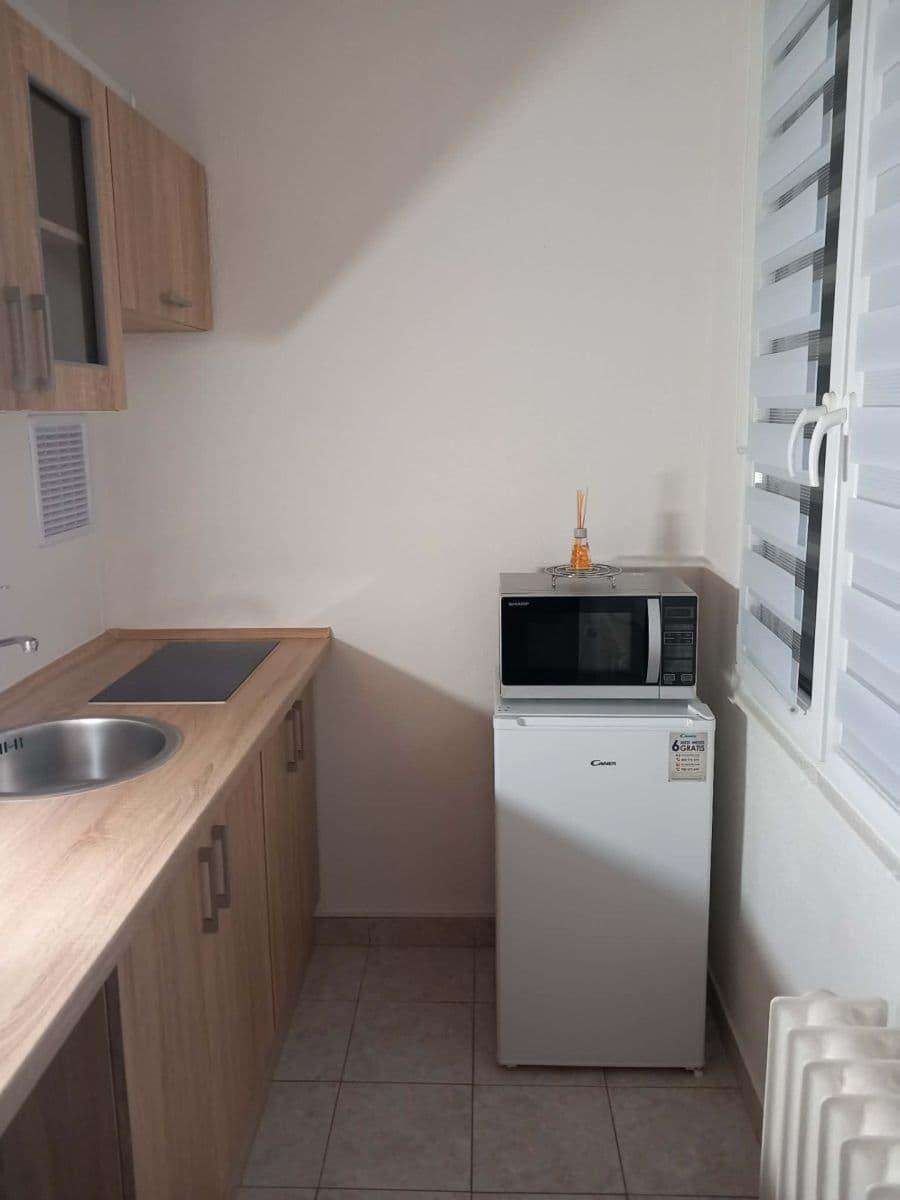 Prenájom bytu 1-izbový 32 m², Varnsdorfská, Praha, Praha Prenájom bytu 1-izbový 32 m², Varnsdorfská, Praha, Praha