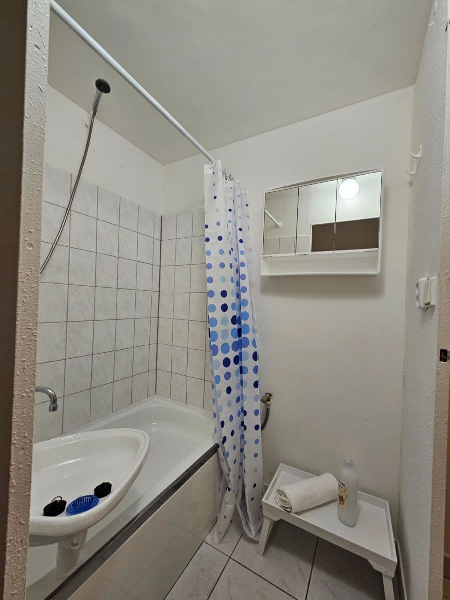 Prenájom bytu 1-izbový 32 m², Varnsdorfská, Praha, Praha Prenájom bytu 1-izbový 32 m², Varnsdorfská, Praha, Praha