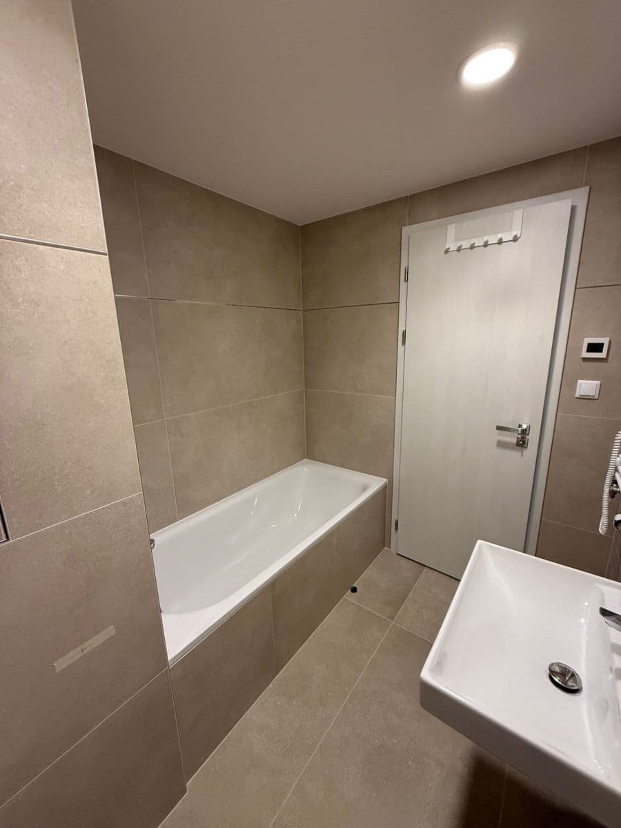 Prenájom bytu 2-izbový 57 m², Domalípova, Praha, Praha Prenájom bytu 2-izbový 57 m², Domalípova, Praha, Praha