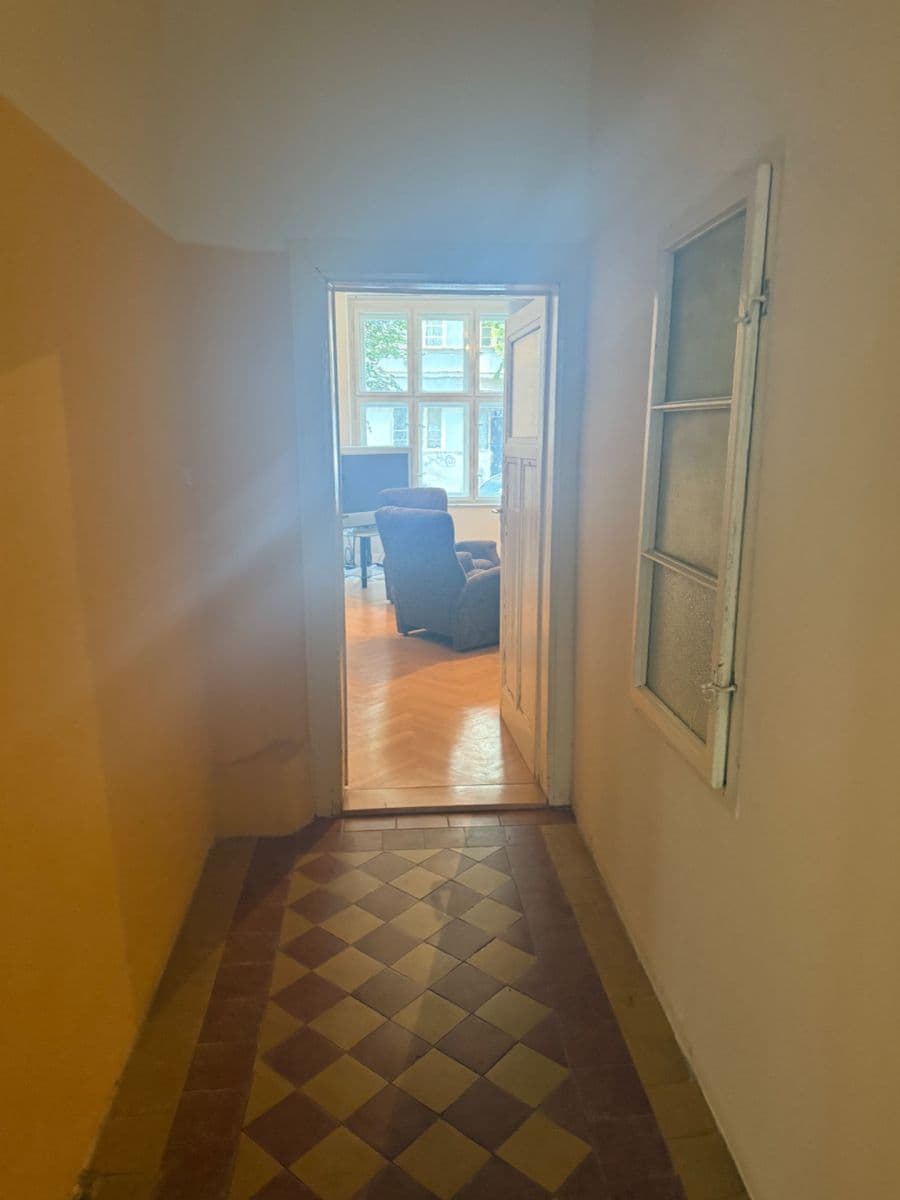 Prenájom bytu 3-izbový 75 m², Roháčova, Praha, Praha Prenájom bytu 3-izbový 75 m², Roháčova, Praha, Praha