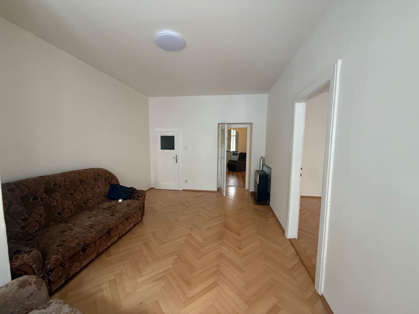 Prenájom bytu 3-izbový 75 m², Roháčova, Praha, Praha Prenájom bytu 3-izbový 75 m², Roháčova, Praha, Praha