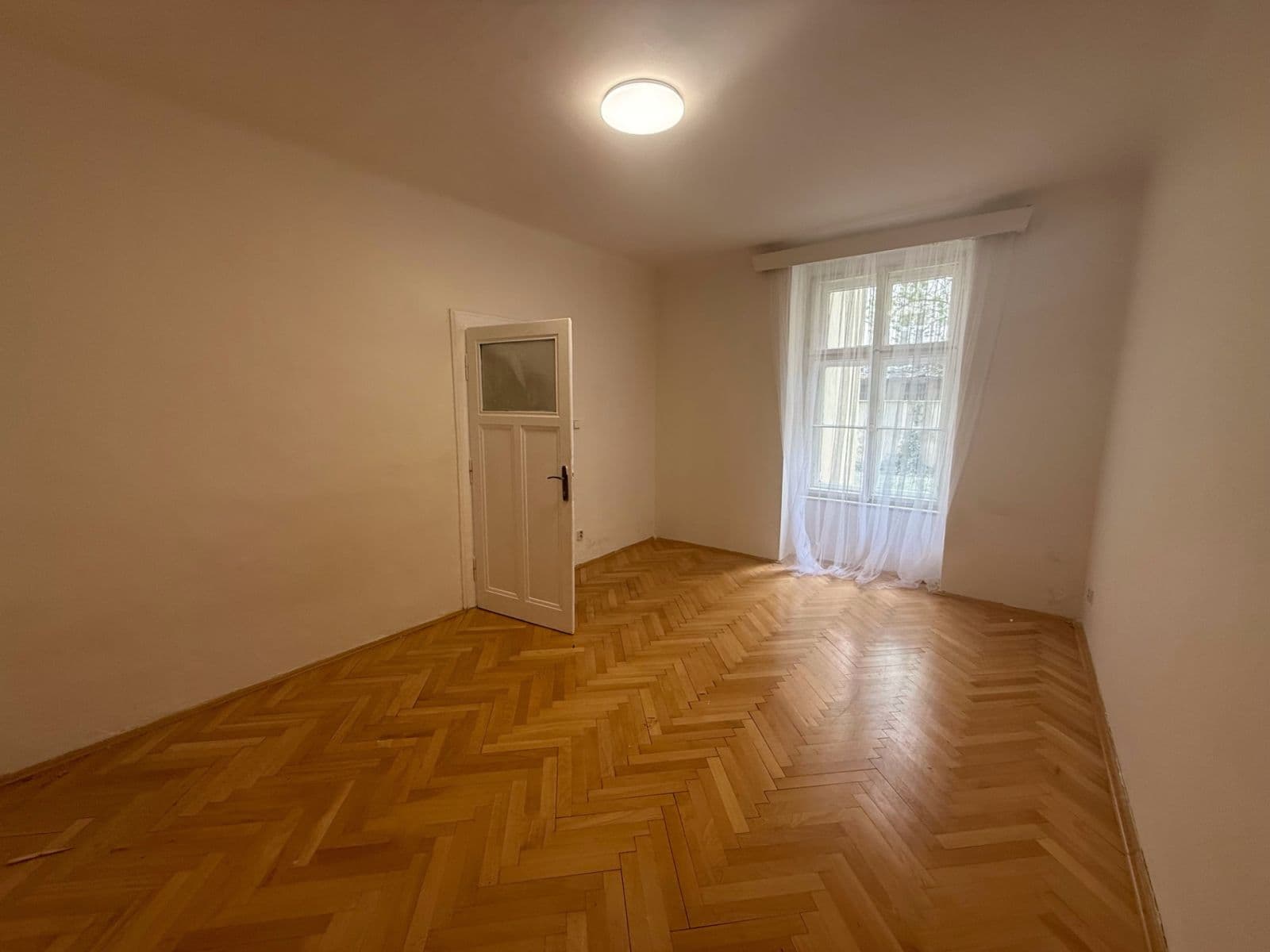 Prenájom bytu 3-izbový 75 m², Roháčova, Praha, Praha Prenájom bytu 3-izbový 75 m², Roháčova, Praha, Praha