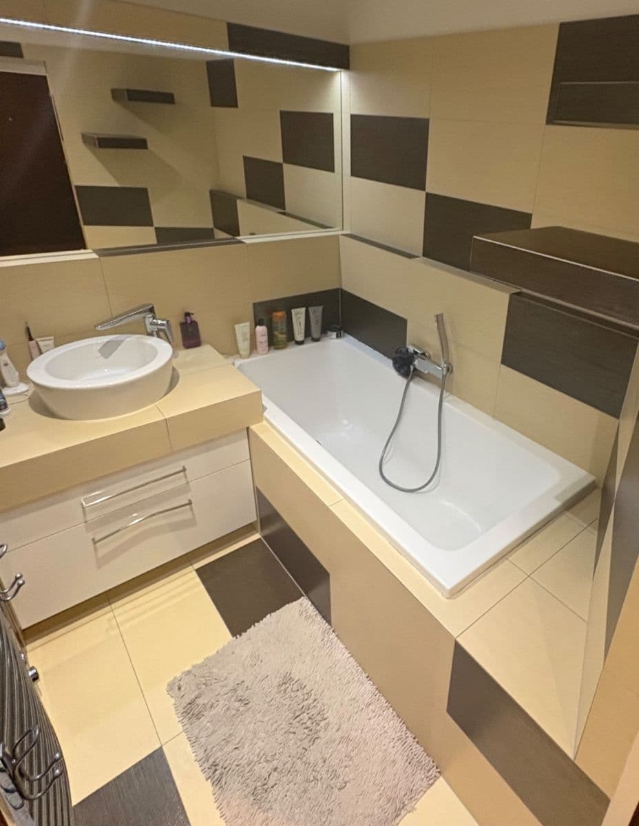 Prenájom bytu 3-izbový 78 m², Láskova, Praha, Praha Prenájom bytu 3-izbový 78 m², Láskova, Praha, Praha