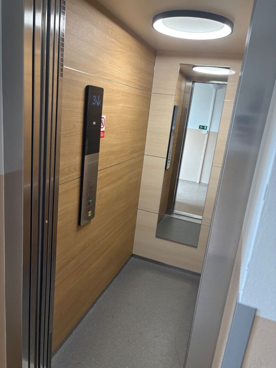 Prenájom bytu 3-izbový 78 m², Láskova, Praha, Praha Prenájom bytu 3-izbový 78 m², Láskova, Praha, Praha