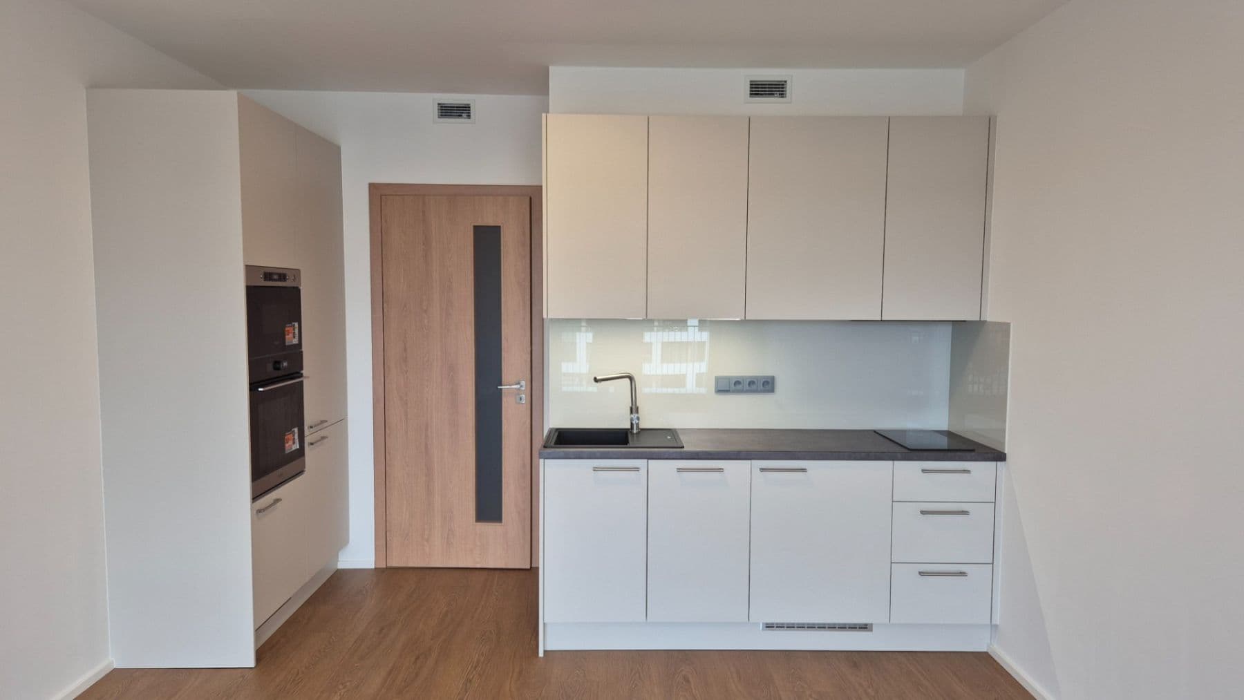 Prenájom bytu 1-izbový 32 m², Poděbradská, Praha, Praha Prenájom bytu 1-izbový 32 m², Poděbradská, Praha, Praha