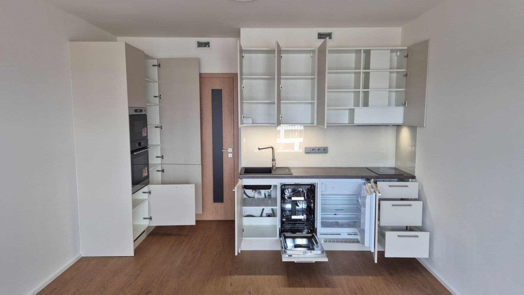Prenájom bytu 1-izbový 32 m², Poděbradská, Praha, Praha Prenájom bytu 1-izbový 32 m², Poděbradská, Praha, Praha