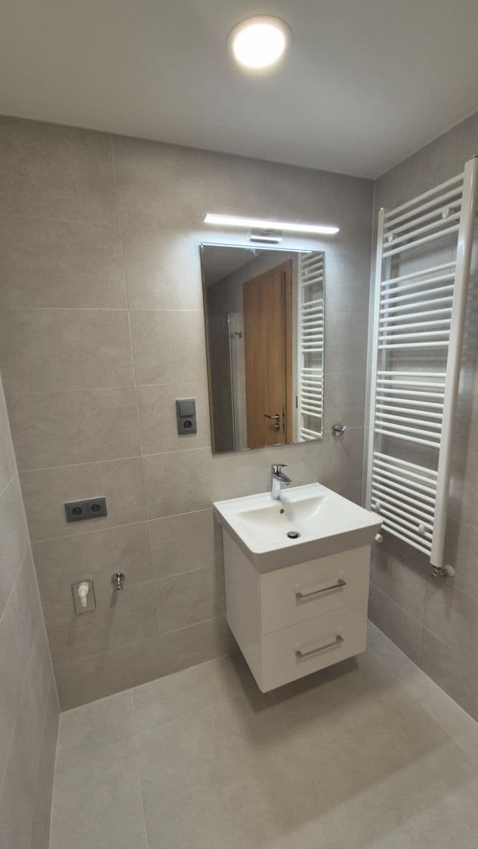 Prenájom bytu 1-izbový 32 m², Poděbradská, Praha, Praha Prenájom bytu 1-izbový 32 m², Poděbradská, Praha, Praha