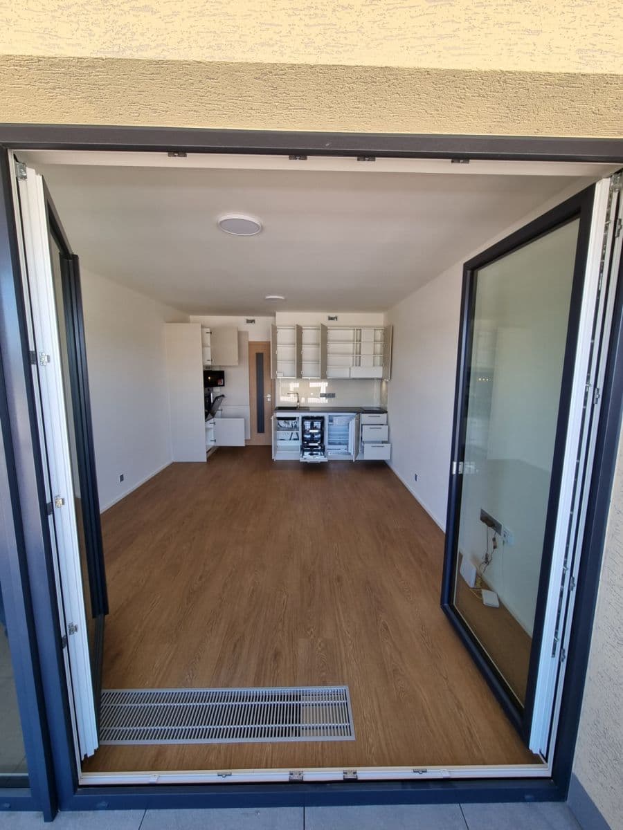 Prenájom bytu 1-izbový 32 m², Poděbradská, Praha, Praha Prenájom bytu 1-izbový 32 m², Poděbradská, Praha, Praha