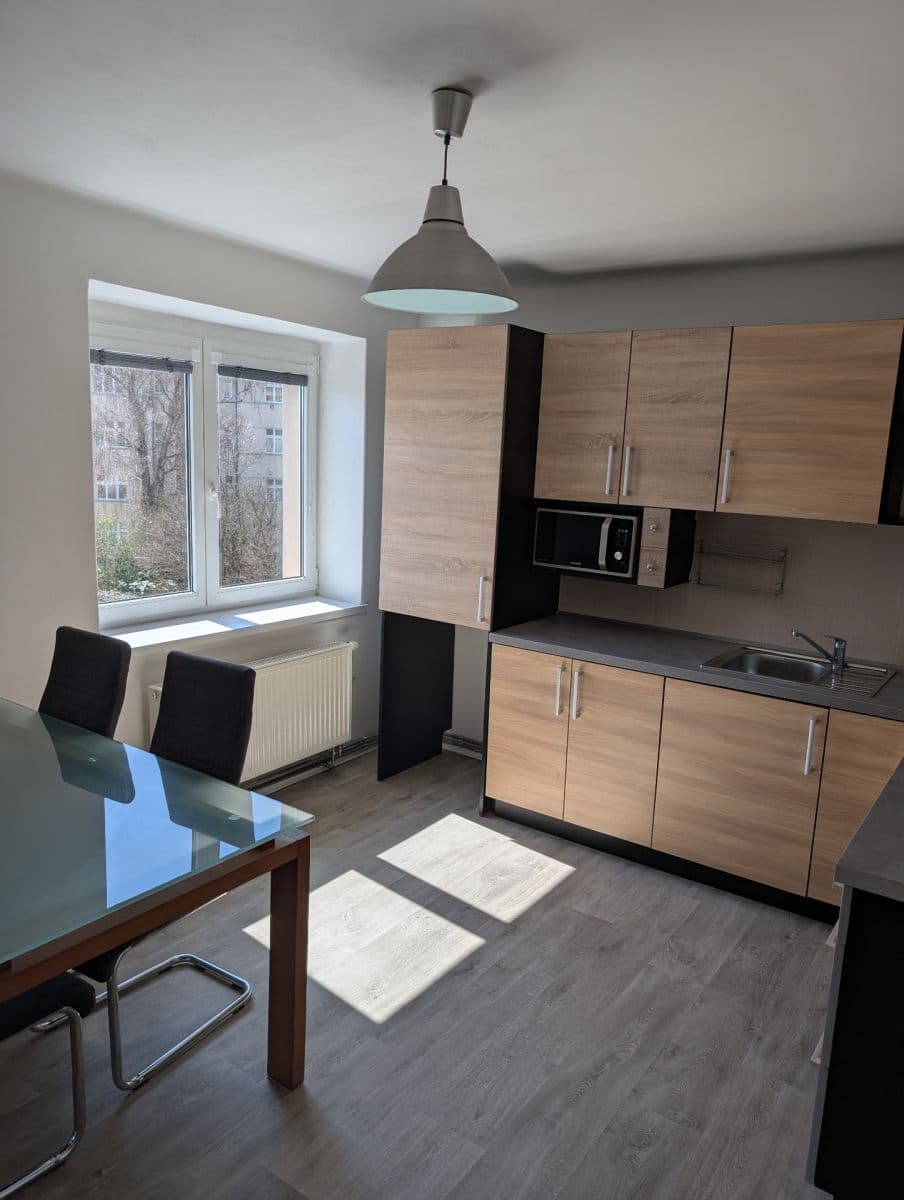 Prenájom bytu 2-izbový 54 m², Seifertova, Jihlava, Kraj Vysočina Prenájom bytu 2-izbový 54 m², Seifertova, Jihlava, Kraj Vysočina