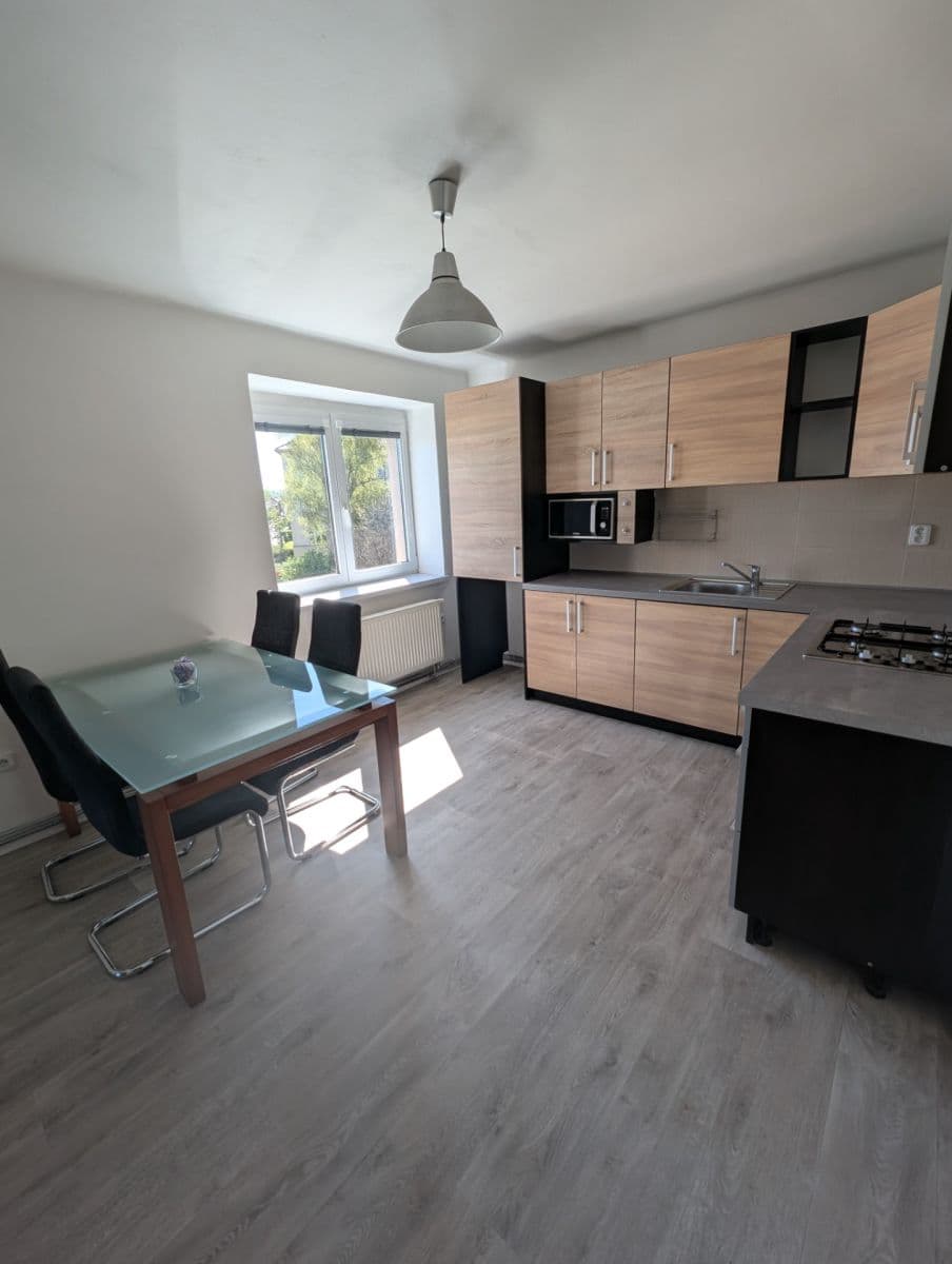 Prenájom bytu 2-izbový 54 m², Seifertova, Jihlava, Kraj Vysočina Prenájom bytu 2-izbový 54 m², Seifertova, Jihlava, Kraj Vysočina