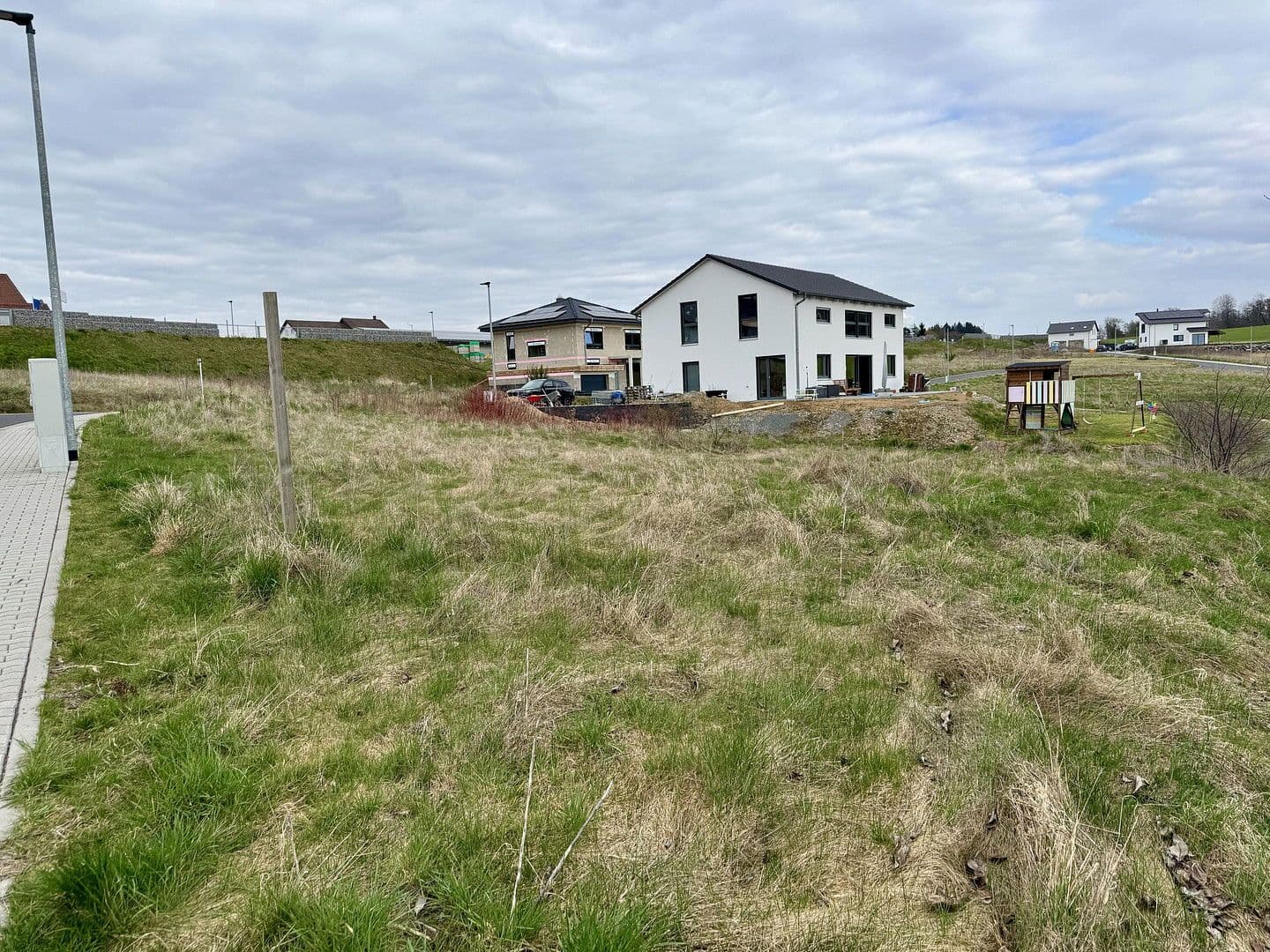 Predaj pozemku 700 m², Am Hochwald 4, Nauort, Porýnie-Falcko Predaj pozemku 700 m², Am Hochwald 4, Nauort, Porýnie-Falcko