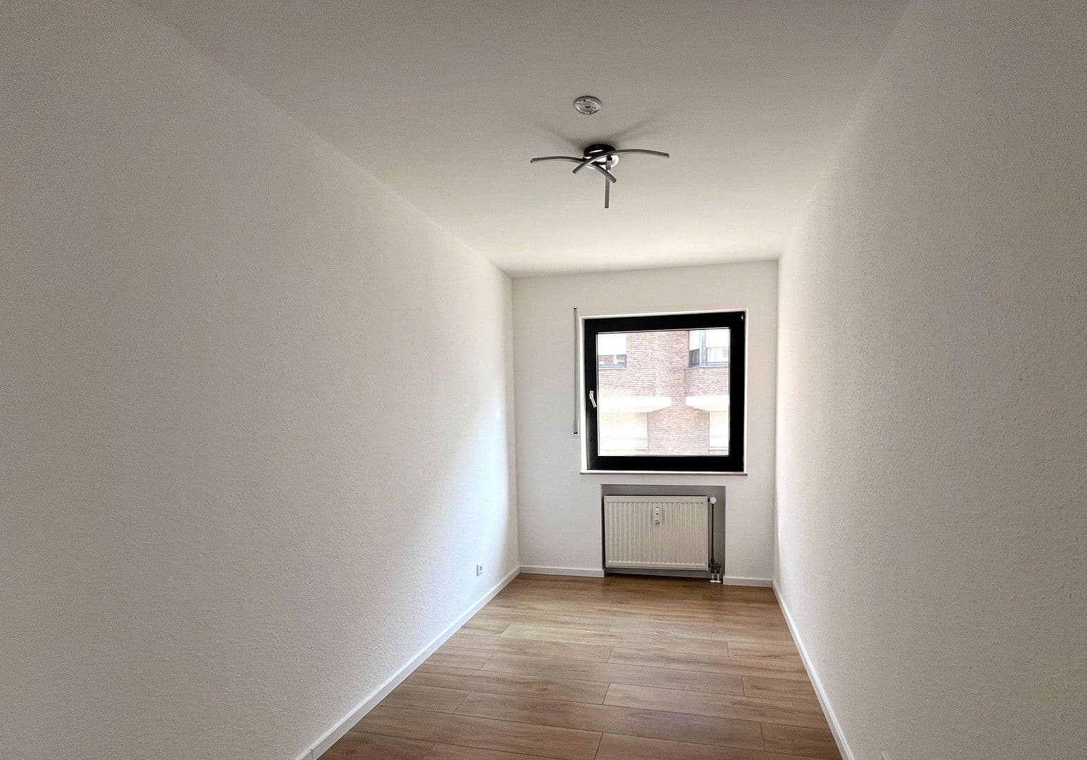 Prenájom bytu 3-izbový 67 m², Regentenstraße 93, Mönchengladbach, Severné Porýnie - Westfálsko Prenájom bytu 3-izbový 67 m², Regentenstraße 93, Mönchengladbach, Severné Porýnie - Westfálsko