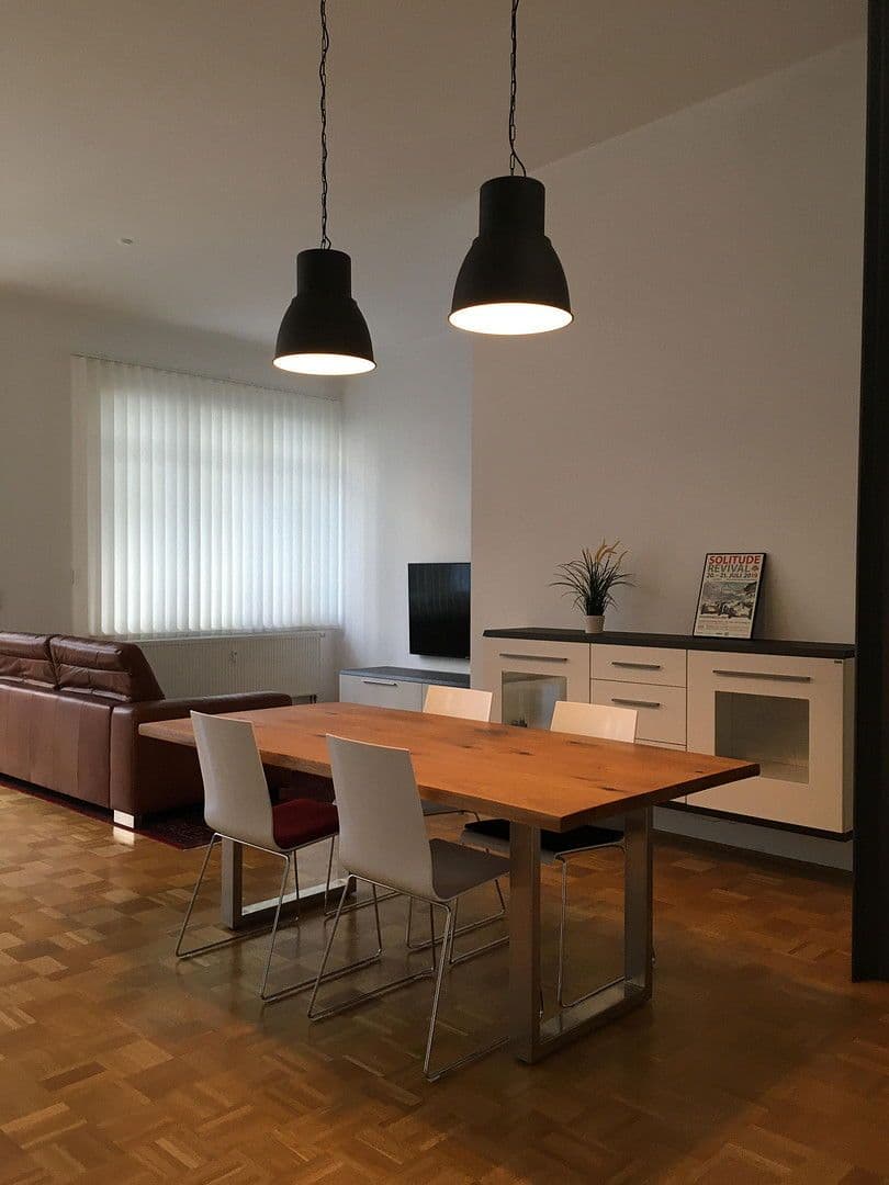 Prenájom bytu 2-izbový 95 m², Esslingen am Neckar, Bádensko-Wurttembersko Prenájom bytu 2-izbový 95 m², Esslingen am Neckar, Bádensko-Wurttembersko