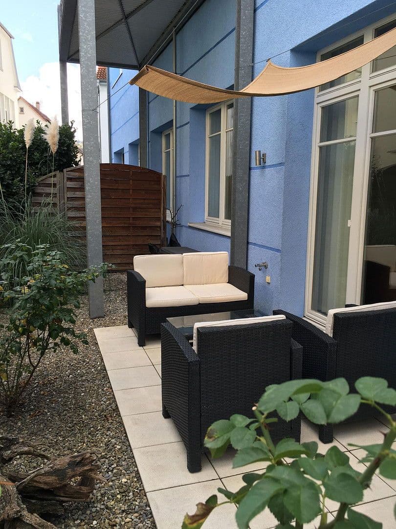 Prenájom bytu 2-izbový 95 m², Esslingen am Neckar, Bádensko-Wurttembersko Prenájom bytu 2-izbový 95 m², Esslingen am Neckar, Bádensko-Wurttembersko