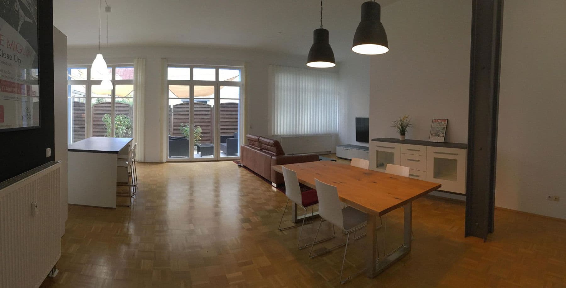 Prenájom bytu 2-izbový 95 m², Esslingen am Neckar, Bádensko-Wurttembersko Prenájom bytu 2-izbový 95 m², Esslingen am Neckar, Bádensko-Wurttembersko