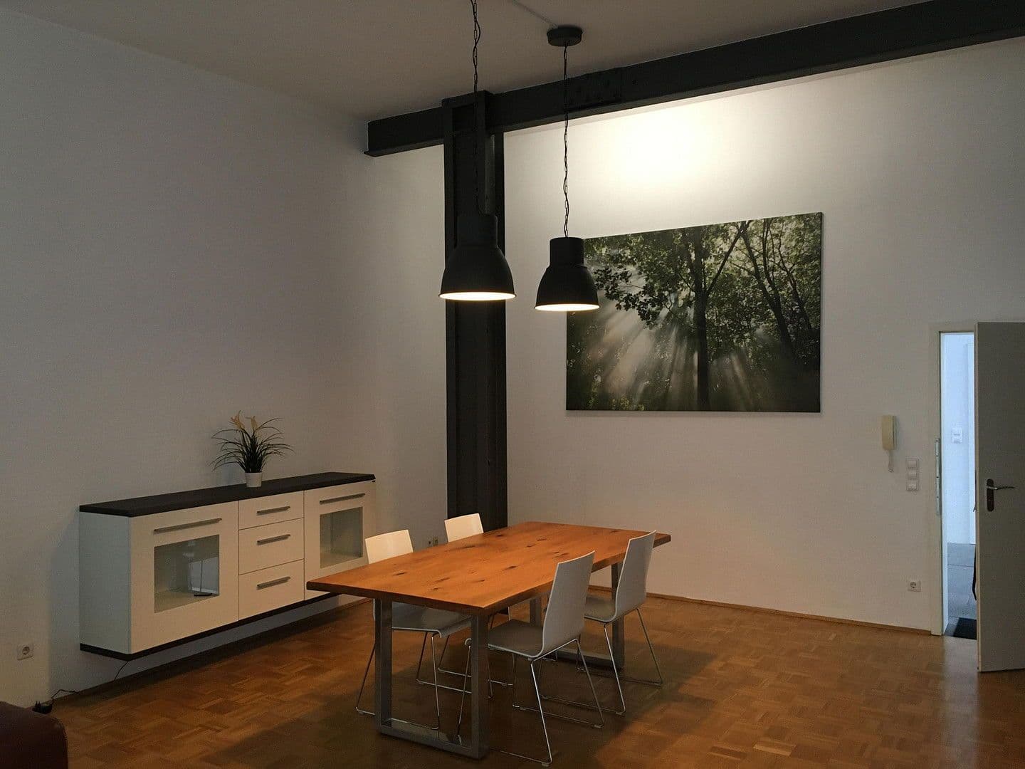 Prenájom bytu 2-izbový 95 m², Esslingen am Neckar, Bádensko-Wurttembersko Prenájom bytu 2-izbový 95 m², Esslingen am Neckar, Bádensko-Wurttembersko