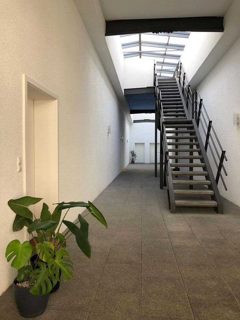 Prenájom bytu 2-izbový 95 m², Esslingen am Neckar, Bádensko-Wurttembersko Prenájom bytu 2-izbový 95 m², Esslingen am Neckar, Bádensko-Wurttembersko