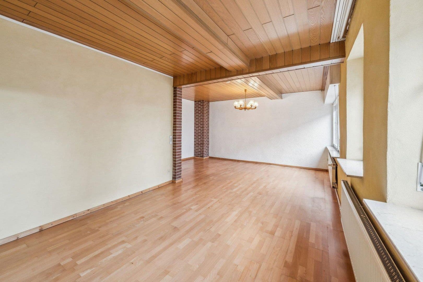 Predaj domu 291 m², pozemek 292 m², Stockstadt am Rhein, Hesensko Predaj domu 291 m², pozemek 292 m², Stockstadt am Rhein, Hesensko
