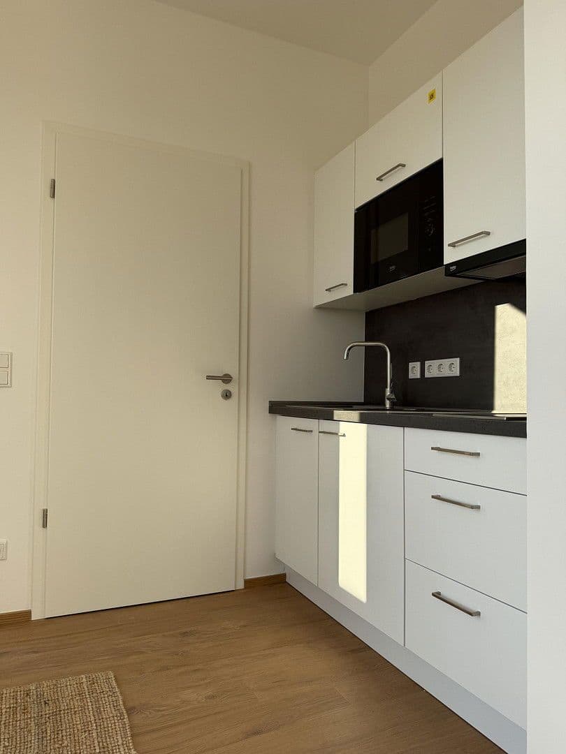 Prenájom bytu 1-izbový 30 m², Berlin, Berlín Prenájom bytu 1-izbový 30 m², Berlin, Berlín