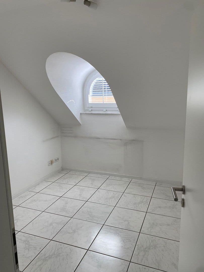 Prenájom bytu 2-izbový 81 m², Bad Honnef, Severné Porýnie - Westfálsko Prenájom bytu 2-izbový 81 m², Bad Honnef, Severné Porýnie - Westfálsko