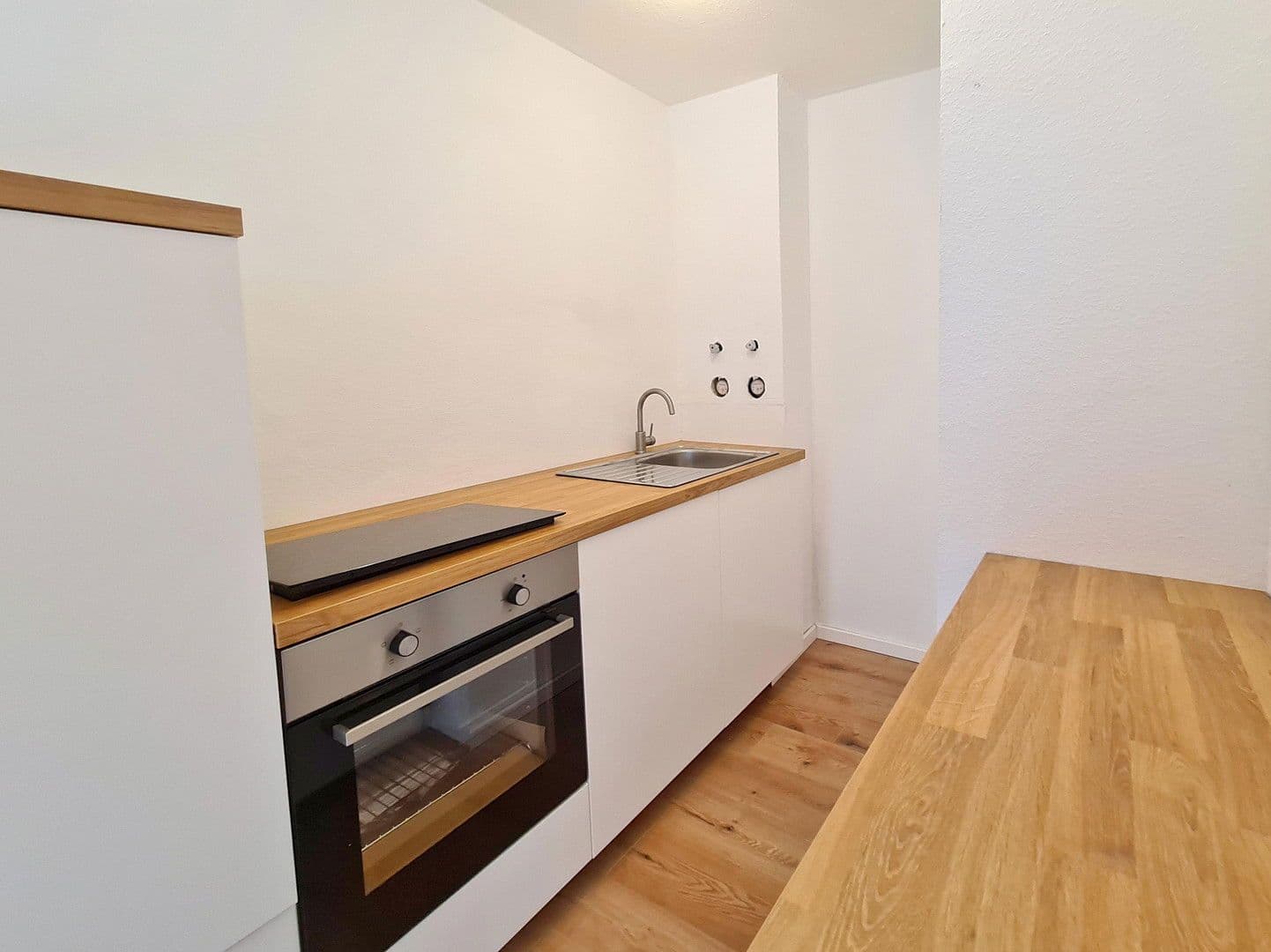 Prenájom bytu 1-izbový 40 m², Bruchsal, Bádensko-Wurttembersko Prenájom bytu 1-izbový 40 m², Bruchsal, Bádensko-Wurttembersko