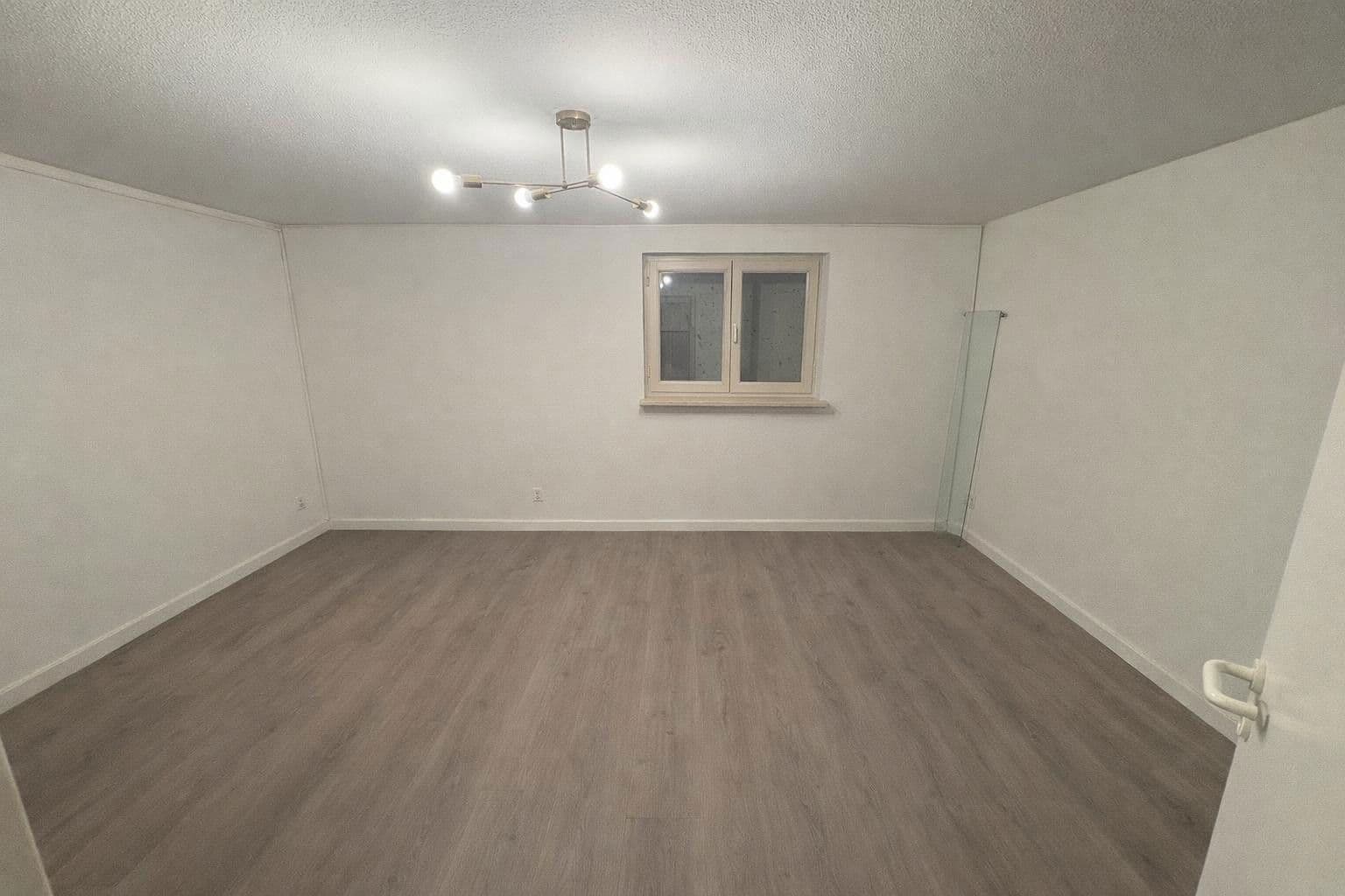 Prenájom domu 137 m², pozemek 150 m², München, Bavorsko Prenájom domu 137 m², pozemek 150 m², München, Bavorsko