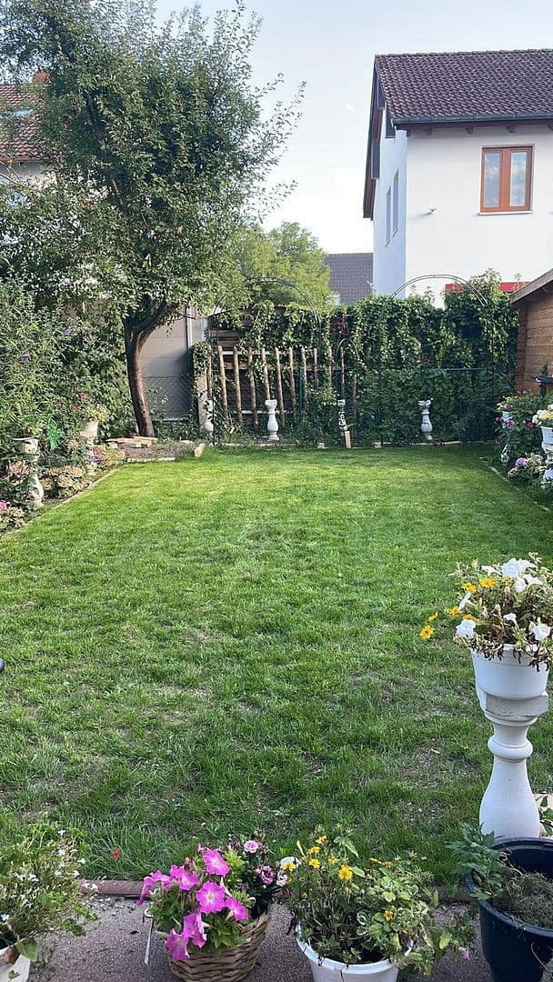 Prenájom domu 137 m², pozemek 150 m², München, Bavorsko Prenájom domu 137 m², pozemek 150 m², München, Bavorsko