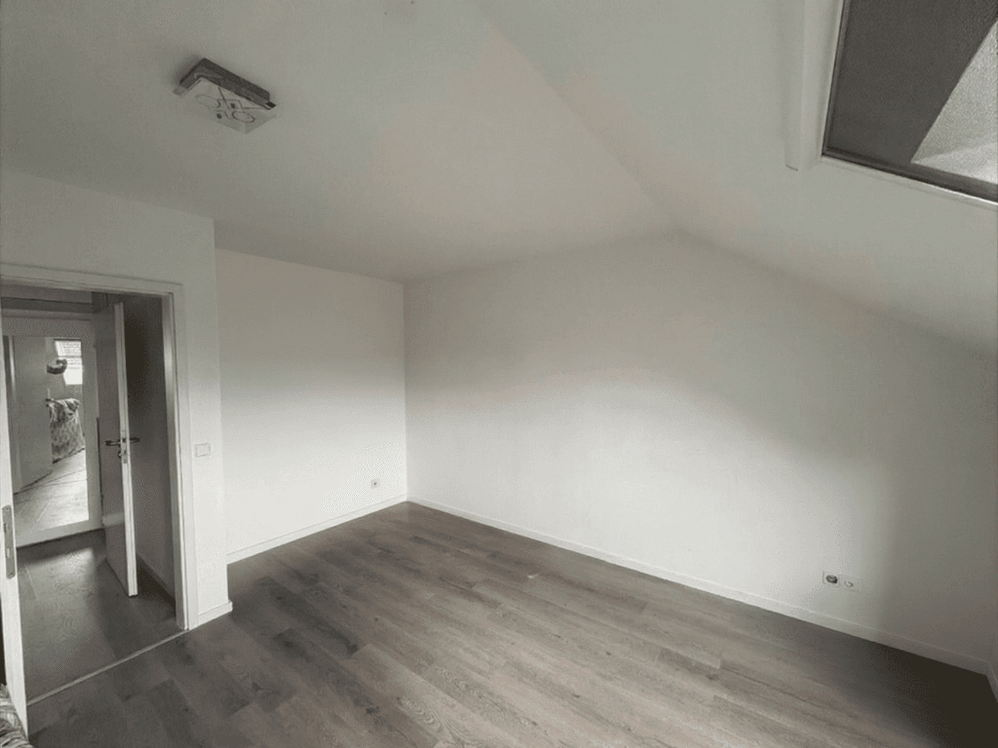 Prenájom domu 137 m², pozemek 150 m², München, Bavorsko Prenájom domu 137 m², pozemek 150 m², München, Bavorsko