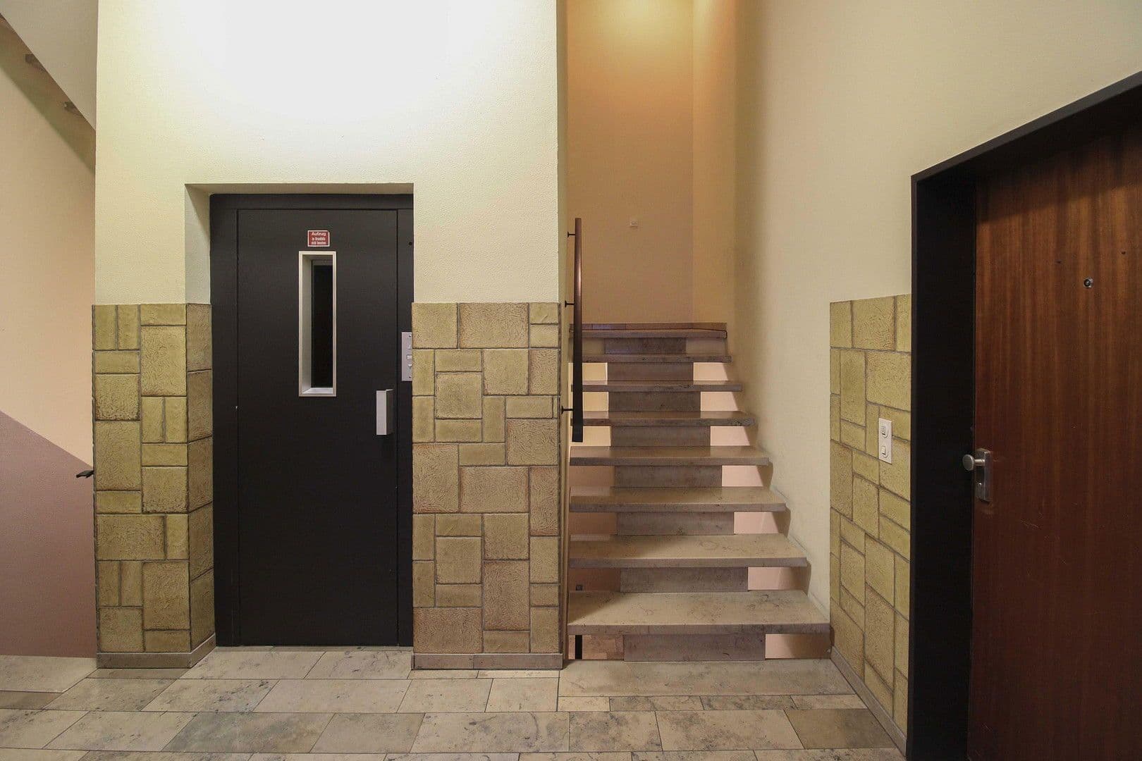 Prenájom bytu 3-izbový 96 m², Schwertstraße 65, Krefeld, Severné Porýnie - Westfálsko Prenájom bytu 3-izbový 96 m², Schwertstraße 65, Krefeld, Severné Porýnie - Westfálsko