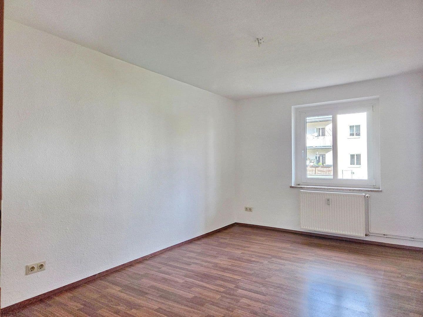 Predaj domu 3.097 m², pozemek 6.717 m², Haidelausigker Weg 2-6, Dessau-Roßlau OT Kochstedt, Sasko-Anhaltsko Predaj domu 3.097 m², pozemek 6.717 m², Haidelausigker Weg 2-6, Dessau-Roßlau OT Kochstedt, Sasko-Anhaltsko