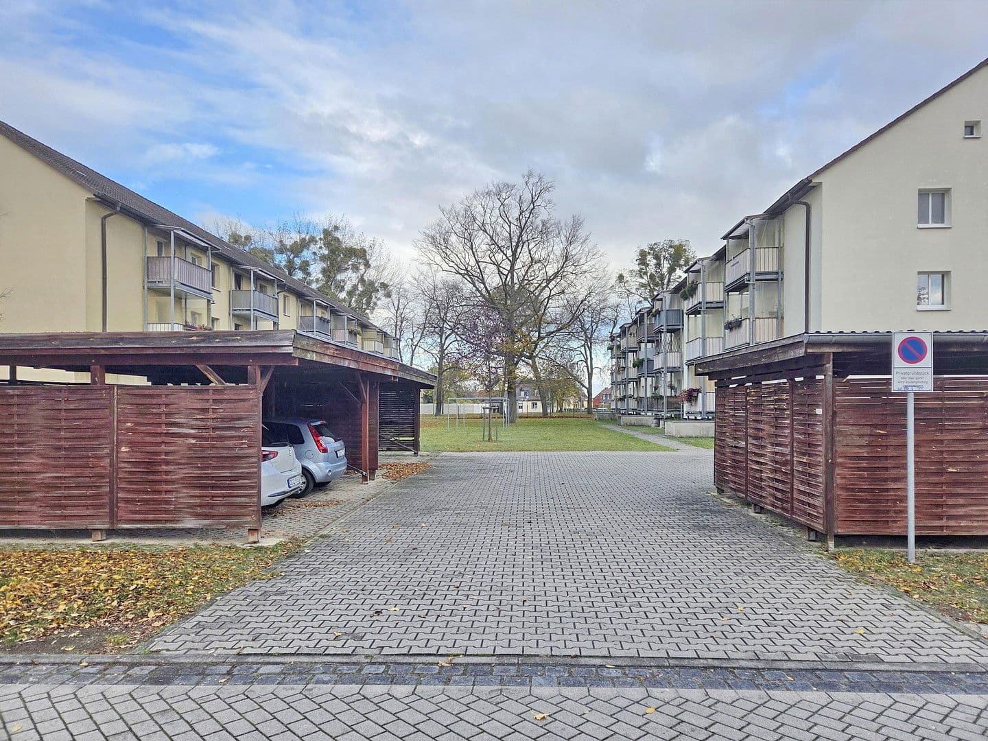 Predaj domu 3.097 m², pozemek 6.717 m², Haidelausigker Weg 2-6, Dessau-Roßlau OT Kochstedt, Sasko-Anhaltsko Predaj domu 3.097 m², pozemek 6.717 m², Haidelausigker Weg 2-6, Dessau-Roßlau OT Kochstedt, Sasko-Anhaltsko