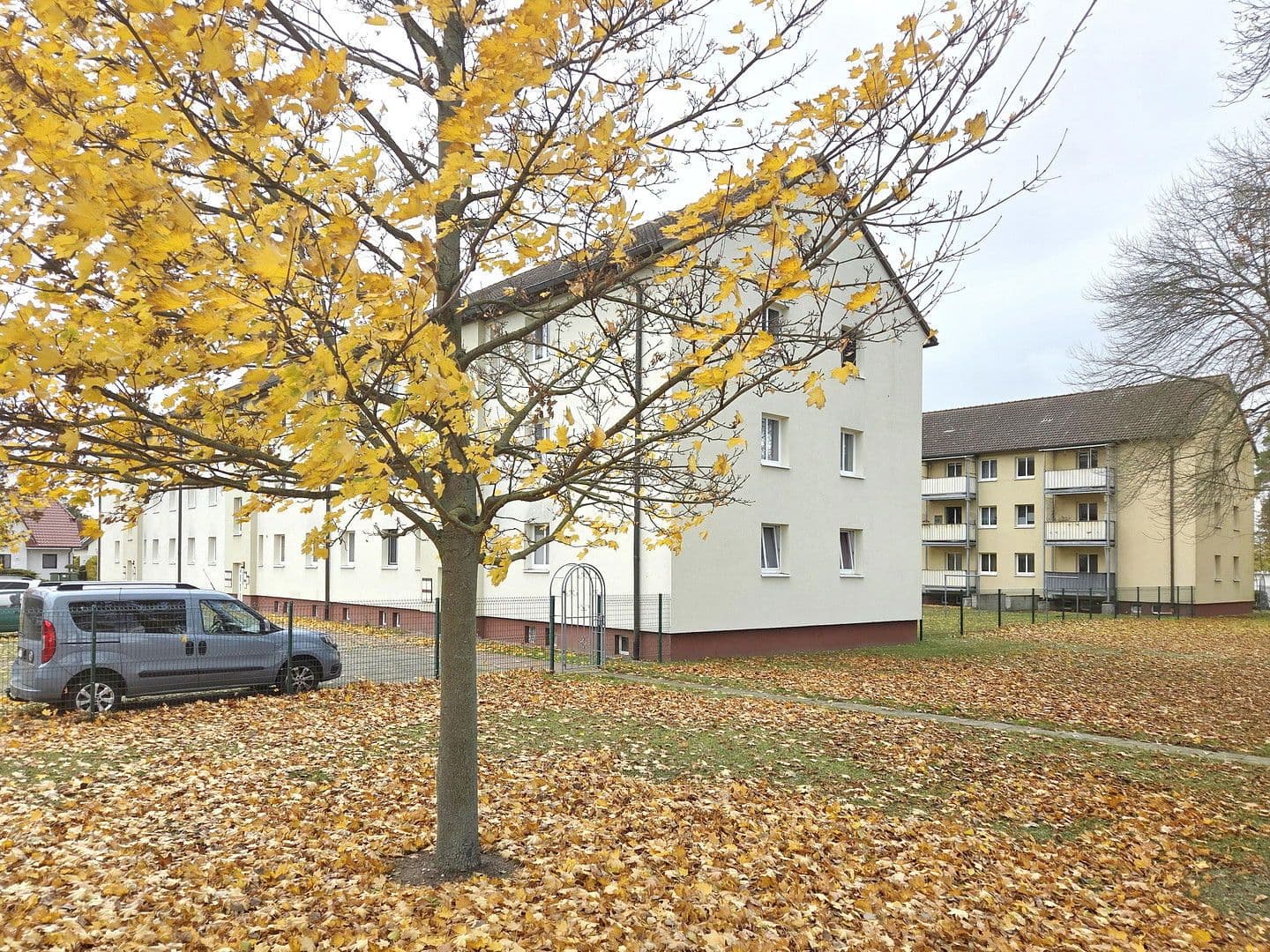 Predaj domu 3.097 m², pozemek 6.717 m², Haidelausigker Weg 2-6, Dessau-Roßlau OT Kochstedt, Sasko-Anhaltsko Predaj domu 3.097 m², pozemek 6.717 m², Haidelausigker Weg 2-6, Dessau-Roßlau OT Kochstedt, Sasko-Anhaltsko