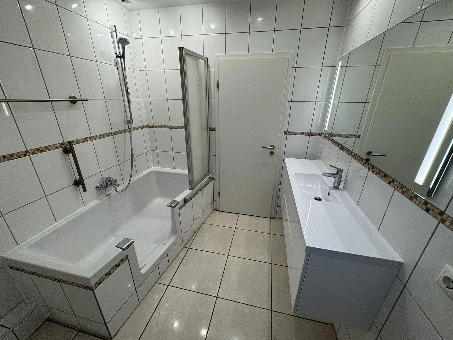 Prenájom bytu 4-izbový 86 m², Gernotstraße 6, Gernsheim, Hesensko Prenájom bytu 4-izbový 86 m², Gernotstraße 6, Gernsheim, Hesensko