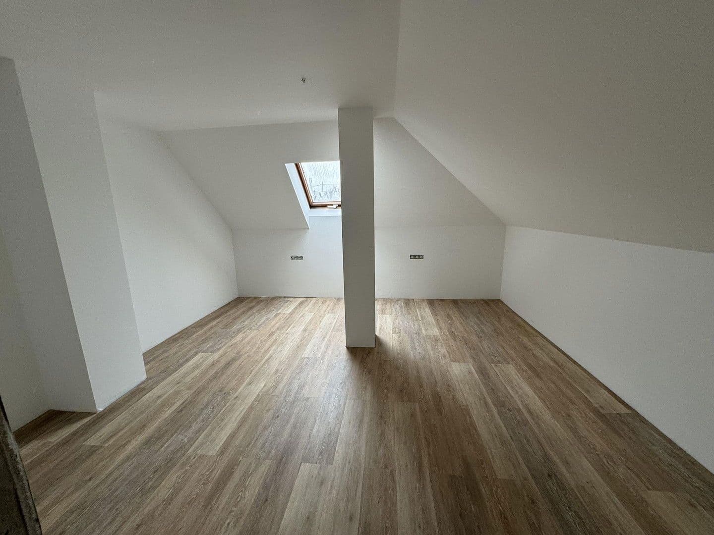 Predaj domu 450 m², pozemek 377 m², Elkenroth, Porýnie-Falcko Predaj domu 450 m², pozemek 377 m², Elkenroth, Porýnie-Falcko