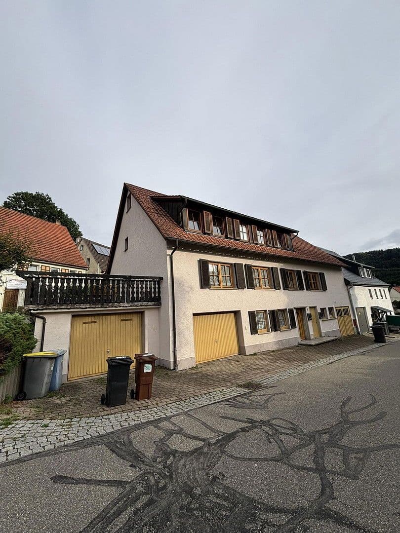 Predaj domu 170 m², pozemek 321 m², Kirchstrasse 1, Reichenbach am Heuberg, Bádensko-Wurttembersko Predaj domu 170 m², pozemek 321 m², Kirchstrasse 1, Reichenbach am Heuberg, Bádensko-Wurttembersko