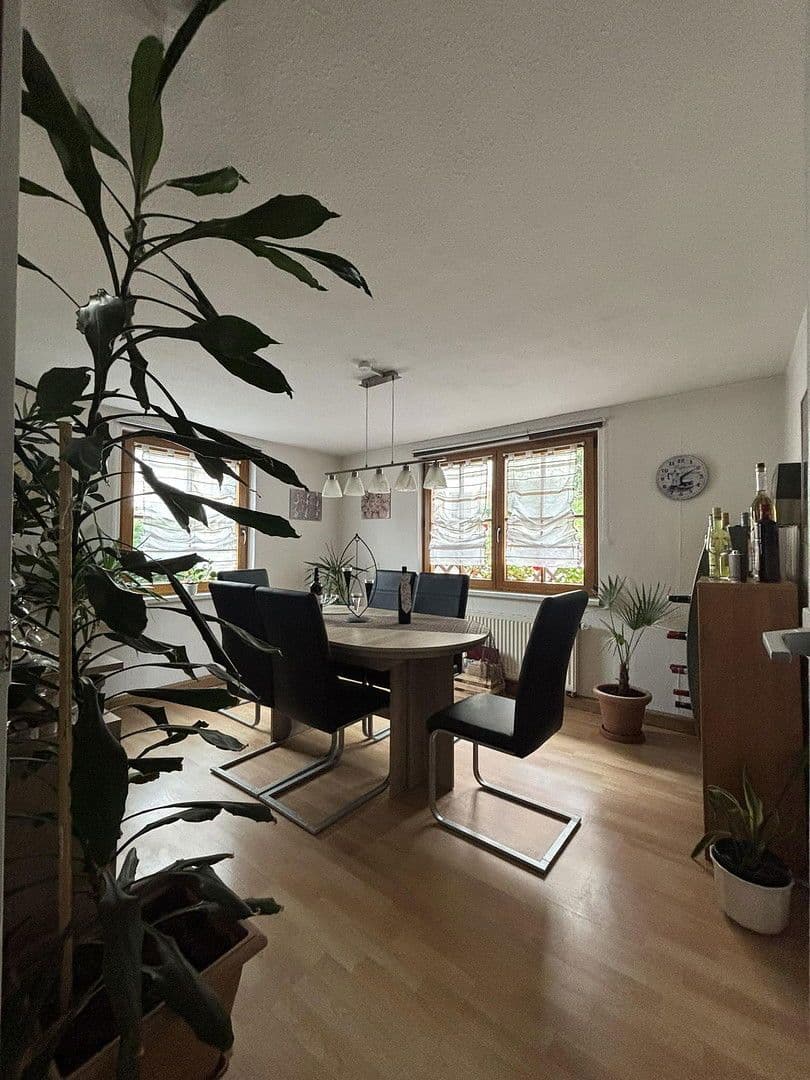 Predaj domu 170 m², pozemek 321 m², Kirchstrasse 1, Reichenbach am Heuberg, Bádensko-Wurttembersko Predaj domu 170 m², pozemek 321 m², Kirchstrasse 1, Reichenbach am Heuberg, Bádensko-Wurttembersko