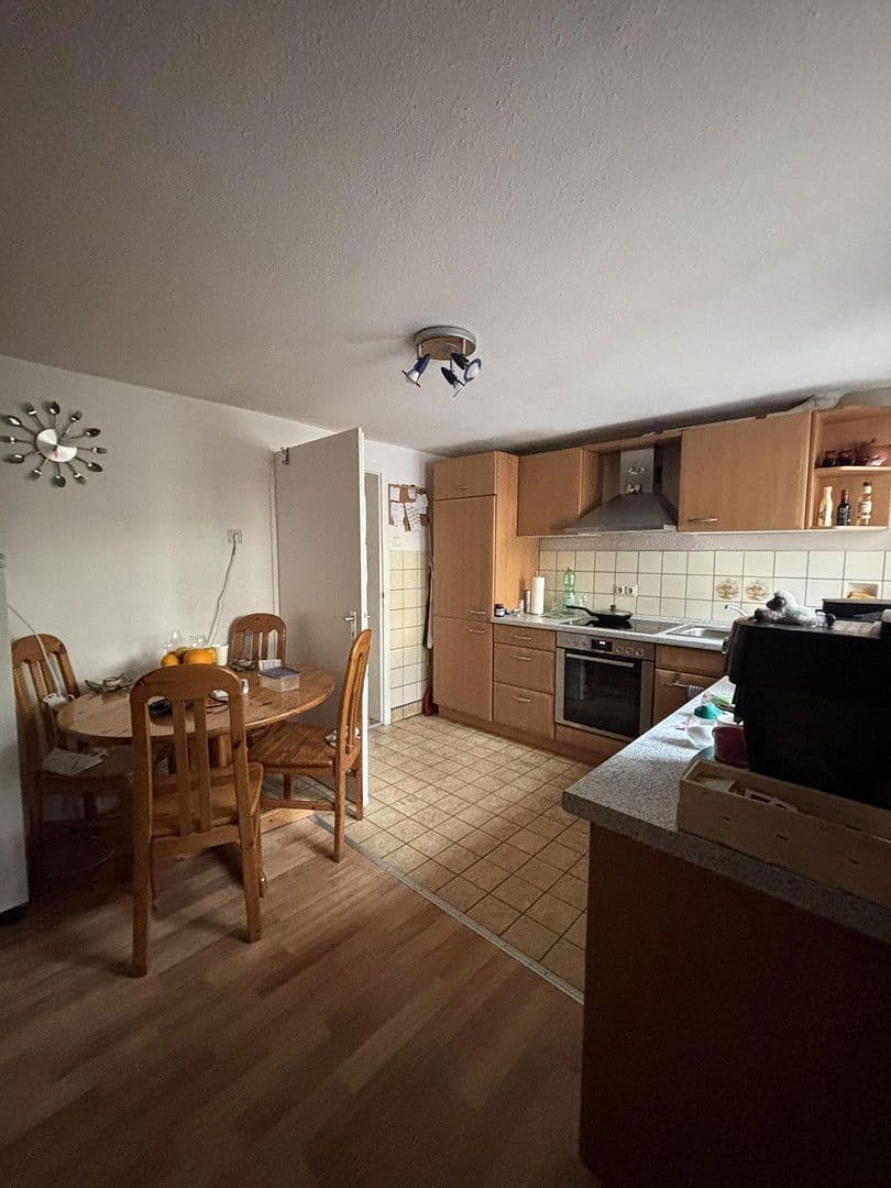 Predaj domu 170 m², pozemek 321 m², Kirchstrasse 1, Reichenbach am Heuberg, Bádensko-Wurttembersko Predaj domu 170 m², pozemek 321 m², Kirchstrasse 1, Reichenbach am Heuberg, Bádensko-Wurttembersko