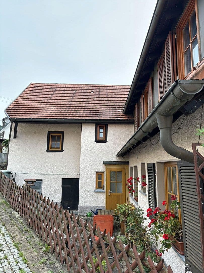 Predaj domu 170 m², pozemek 321 m², Kirchstrasse 1, Reichenbach am Heuberg, Bádensko-Wurttembersko Predaj domu 170 m², pozemek 321 m², Kirchstrasse 1, Reichenbach am Heuberg, Bádensko-Wurttembersko