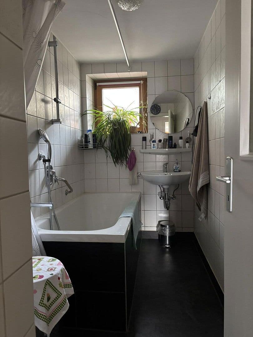 Predaj domu 170 m², pozemek 321 m², Kirchstrasse 1, Reichenbach am Heuberg, Bádensko-Wurttembersko Predaj domu 170 m², pozemek 321 m², Kirchstrasse 1, Reichenbach am Heuberg, Bádensko-Wurttembersko