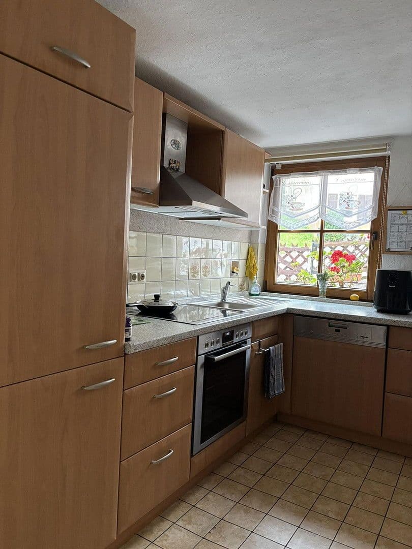 Predaj domu 170 m², pozemek 321 m², Kirchstrasse 1, Reichenbach am Heuberg, Bádensko-Wurttembersko Predaj domu 170 m², pozemek 321 m², Kirchstrasse 1, Reichenbach am Heuberg, Bádensko-Wurttembersko