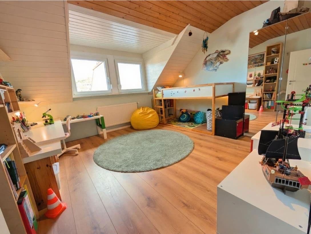 Predaj domu 211 m², pozemek 322 m², Rauenberger Straße, Dielheim, Bádensko-Wurttembersko Predaj domu 211 m², pozemek 322 m², Rauenberger Straße, Dielheim, Bádensko-Wurttembersko