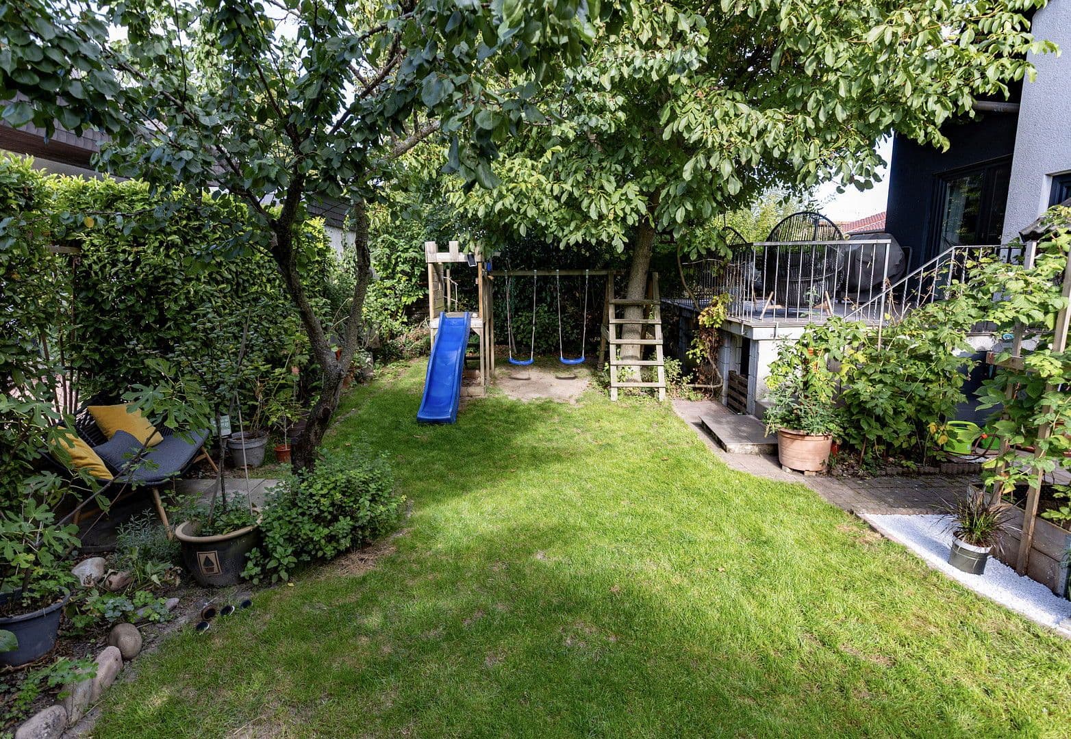 Predaj domu 211 m², pozemek 322 m², Rauenberger Straße, Dielheim, Bádensko-Wurttembersko Predaj domu 211 m², pozemek 322 m², Rauenberger Straße, Dielheim, Bádensko-Wurttembersko