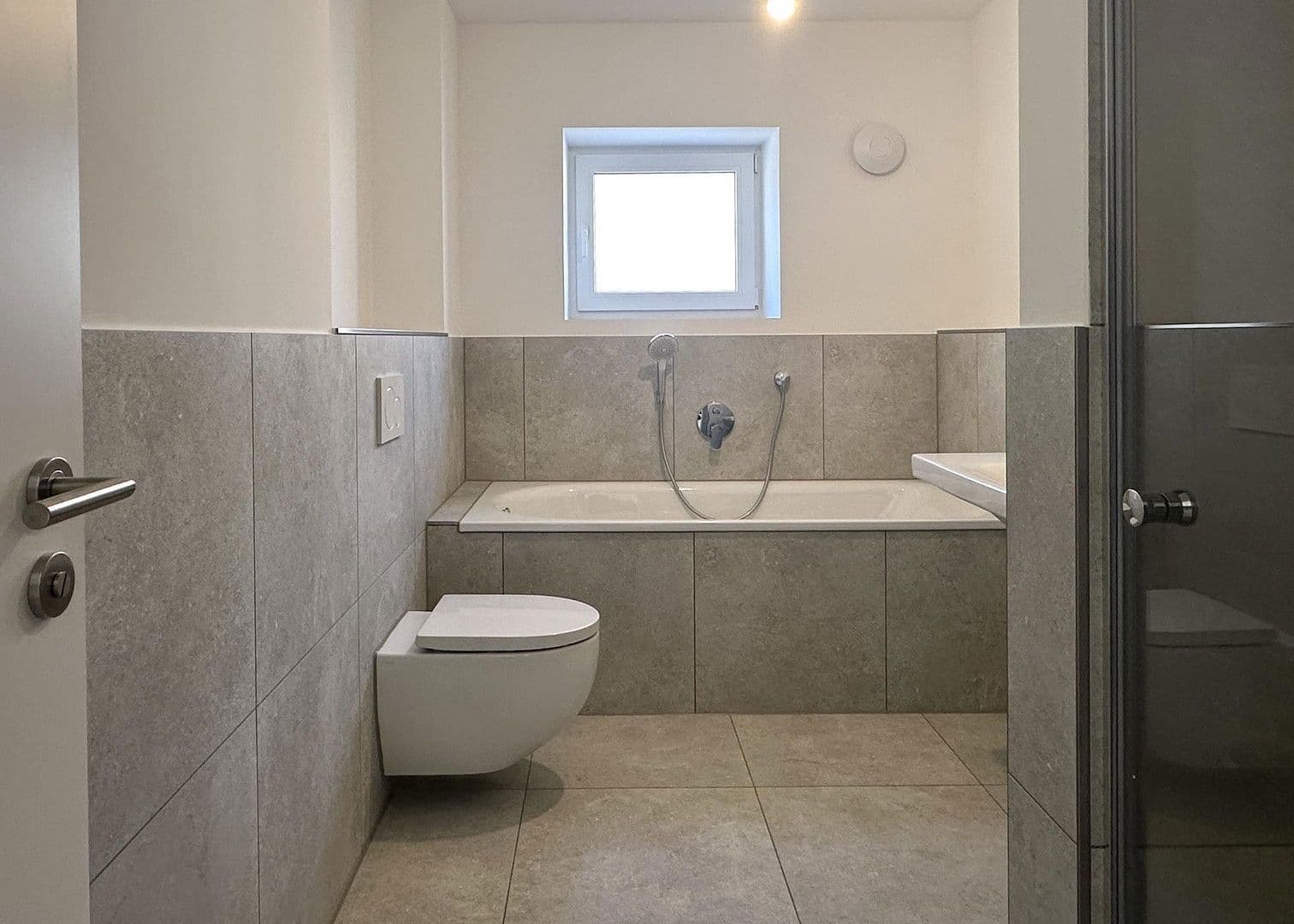 Prenájom bytu 3-izbový 80 m², Mauerbergstrasse 83, Neuweier, Bádensko-Wurttembersko Prenájom bytu 3-izbový 80 m², Mauerbergstrasse 83, Neuweier, Bádensko-Wurttembersko