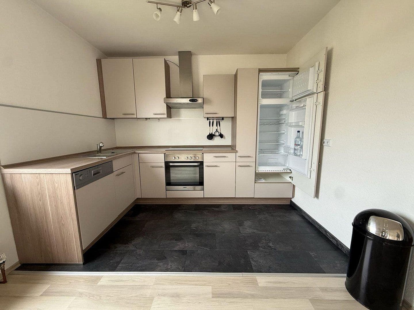 Prenájom bytu 2-izbový 51 m², Dreieichstr., Friedrichsdorf, Hesensko Prenájom bytu 2-izbový 51 m², Dreieichstr., Friedrichsdorf, Hesensko