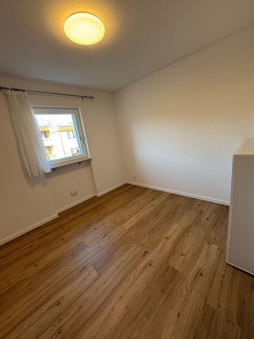 Prenájom bytu 4-izbový 85 m², Steinheim am Albuch, Bádensko-Wurttembersko Prenájom bytu 4-izbový 85 m², Steinheim am Albuch, Bádensko-Wurttembersko