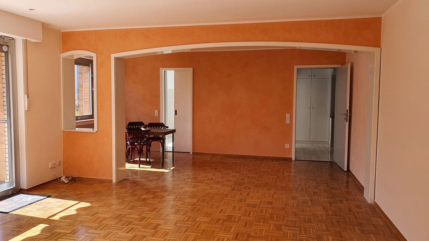 Prenájom bytu 4-izbový 130 m², Duisburg, Severné Porýnie - Westfálsko Prenájom bytu 4-izbový 130 m², Duisburg, Severné Porýnie - Westfálsko